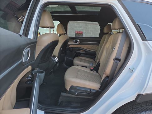 Certified 2024 Kia Sorento SX Prestige w/ Olive Brown Leather Package AWD/4WD image 23