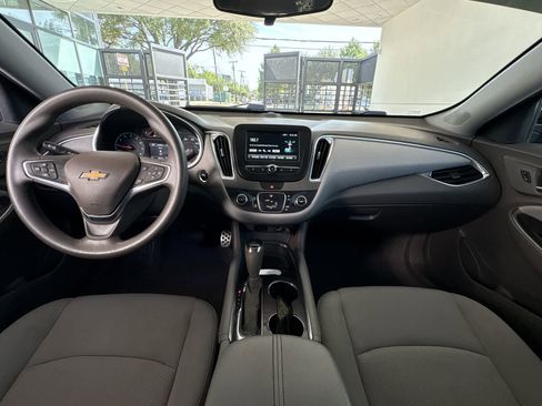 Used 2016 Chevrolet Malibu LT image 9