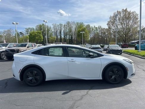 New 2026 Toyota Prius Plug-In Hybrid FWD image 4