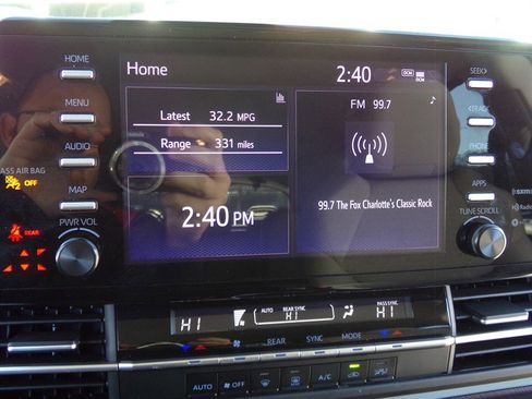 Used 2024 Toyota Sienna LE image 48