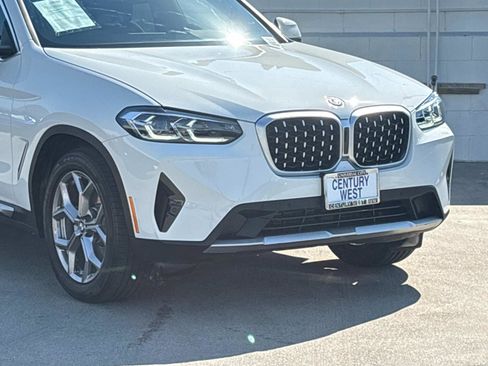Used 2025 BMW X4 xDrive30i image 2