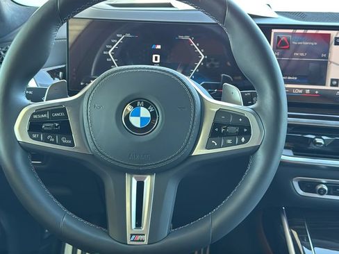 Used 2025 BMW X7 M60i AWD/4WD image 10