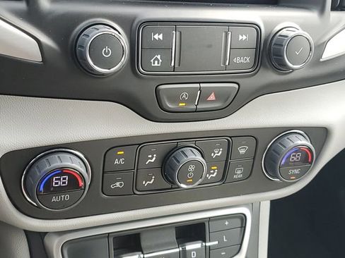 Certified 2024 GMC Terrain SLT AWD/4WD image 28