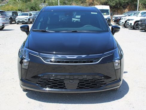 New 2027 Chrysler Pacifica Select w/ Family Tech Group FWD image 2