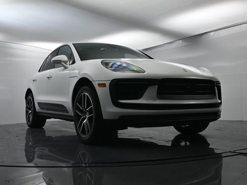 Used 2025 Porsche Macan image 59