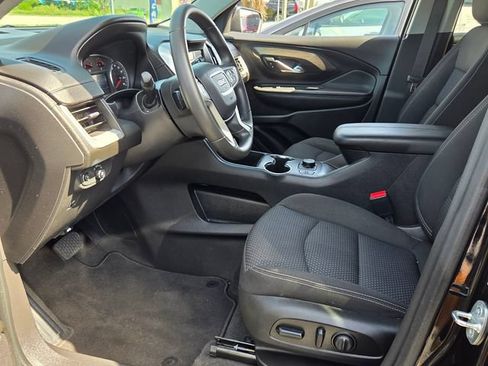 Used 2024 GMC Terrain SLE w/ Driver Convenience Package FWD image 7