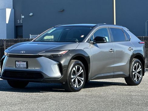 Used 2025 Toyota bZ4X FWD image 9