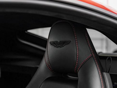 Used 2019 Aston Martin V8 Vantage Coupe image 44