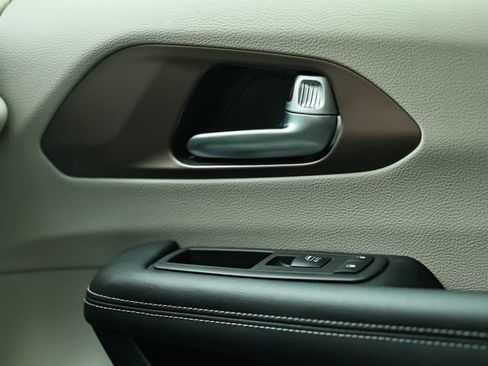 Used 2024 Chrysler Voyager LX FWD image 38
