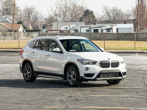 Used 2019 BMW X1 xDrive28i w/ Convenience Package image 3