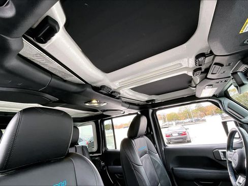 Used 2022 Jeep Wrangler Unlimited Rubicon 4xe w/ Steel Bumper Group image 12