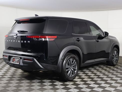 Used 2024 Nissan Pathfinder S image 8