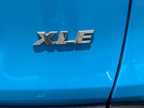 Used 2019 Toyota RAV4 XLE FWD image 11