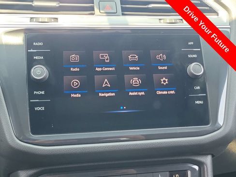 Used 2021 Volkswagen Tiguan SE R-Line AWD/4WD image 9