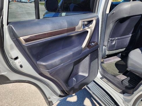 Used 2016 Lexus GX 460 image 15