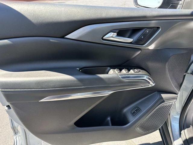 Certified 2025 Chevrolet Traverse LT FWD image 18