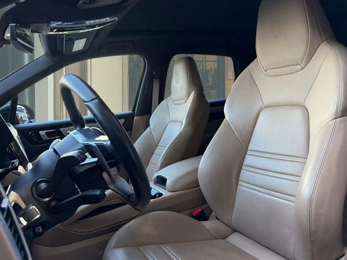 Used 2022 Porsche Cayenne E-Hybrid AWD/4WD image 5