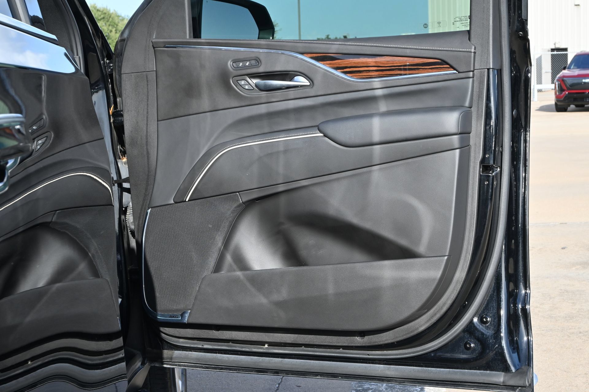 Used 2024 Cadillac Escalade Luxury RWD image 27