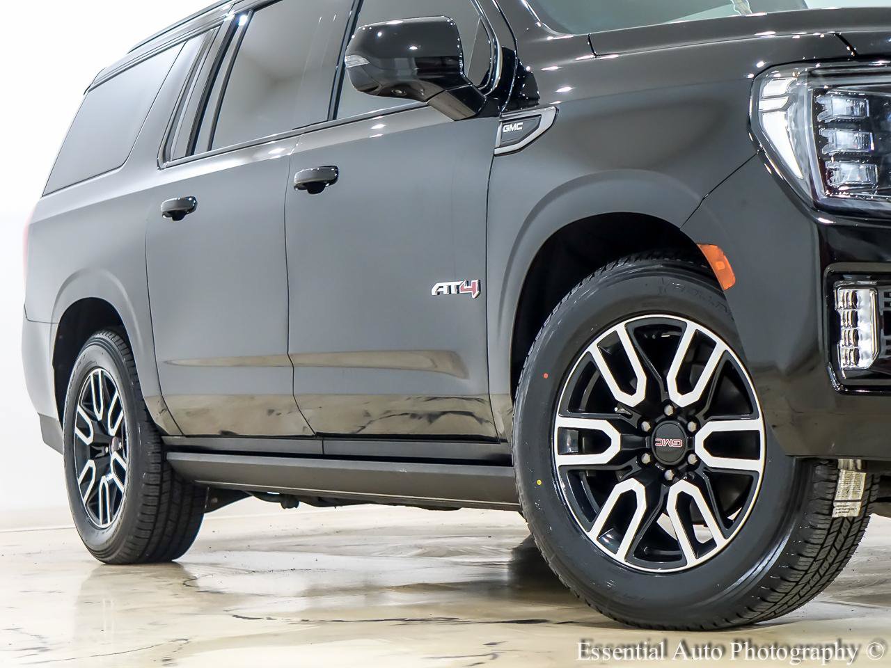 Used 2021 GMC Yukon XL AT4 w/ AT4 Premium Plus Package AWD/4WD image 4