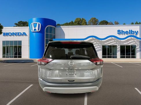 Used 2022 Nissan Rogue SV image 7