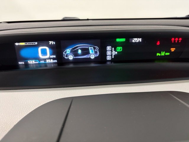 Used 2018 Toyota Prius Four w/ Advanced Technology Package FWD image 17