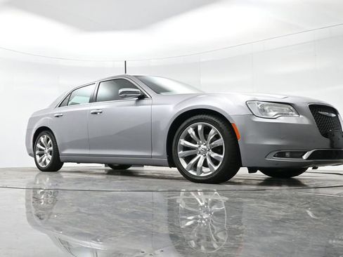 Used 2018 Chrysler 300 Limited w/ Safetytec Plus Group image 27