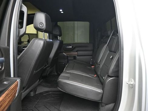 Used 2022 Chevrolet Silverado 2500 High Country w/ Technology Package image 8