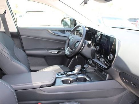 Certified 2025 Lexus NX 250 FWD w/ Accessory Package (Z1) image 5