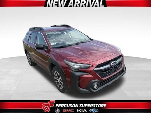 Used 2025 Subaru Outback Premium AWD/4WD image 1