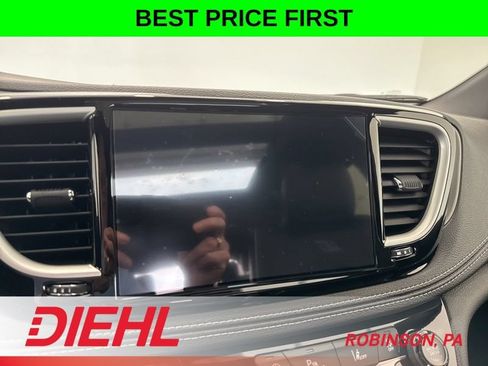New 2027 Chrysler Pacifica Limited AWD/4WD image 31