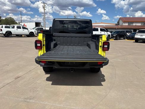 Used 2024 Jeep Gladiator Sport AWD/4WD image 7
