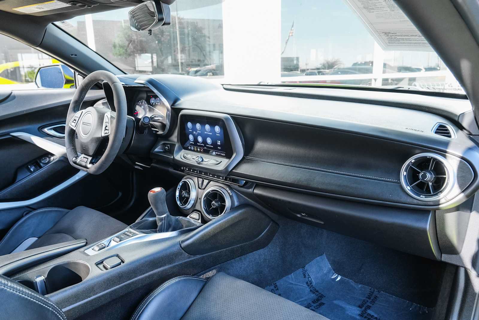 Used 2020 Chevrolet Camaro RWD image 27
