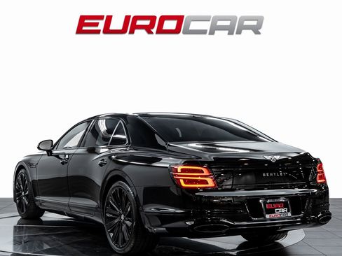 Used 2024 Bentley Flying Spur W12 image 3