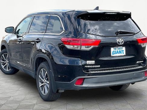 Used 2019 Toyota Highlander XLE AWD/4WD image 4