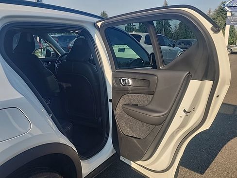 Certified 2023 Volvo XC40 B5 Ultimate w/ Protection Package Premier AWD/4WD image 17