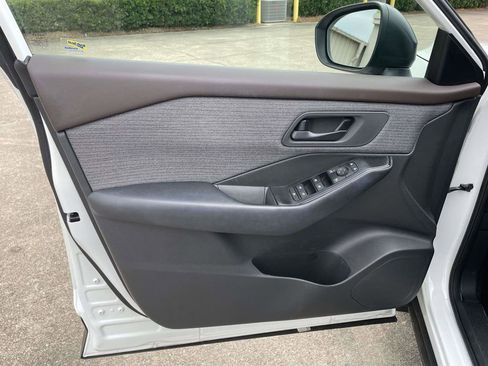Used 2023 Nissan Rogue S FWD image 15