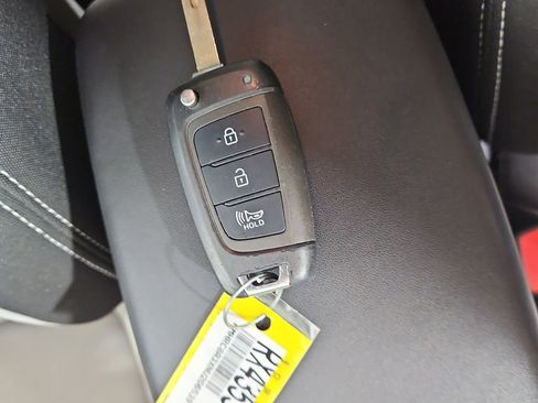 Used 2022 Hyundai Venue SEL image 29