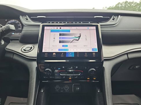 Used 2022 Jeep Grand Cherokee L Limited w/ Luxury Tech Group II AWD/4WD image 30