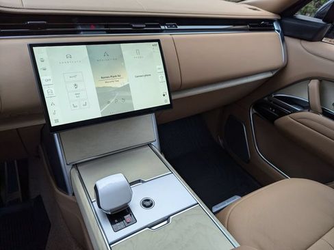 New 2025 Land Rover Range Rover SV AWD/4WD image 11