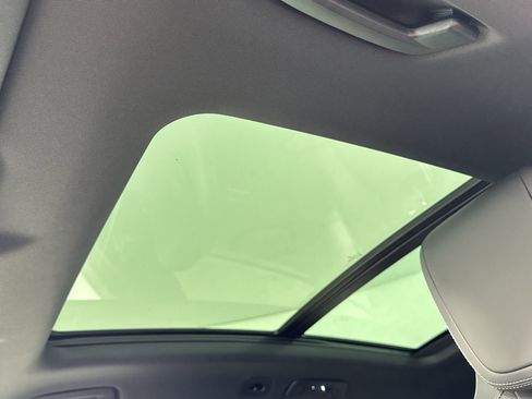 New 2025 Porsche Macan Electric RWD image 16