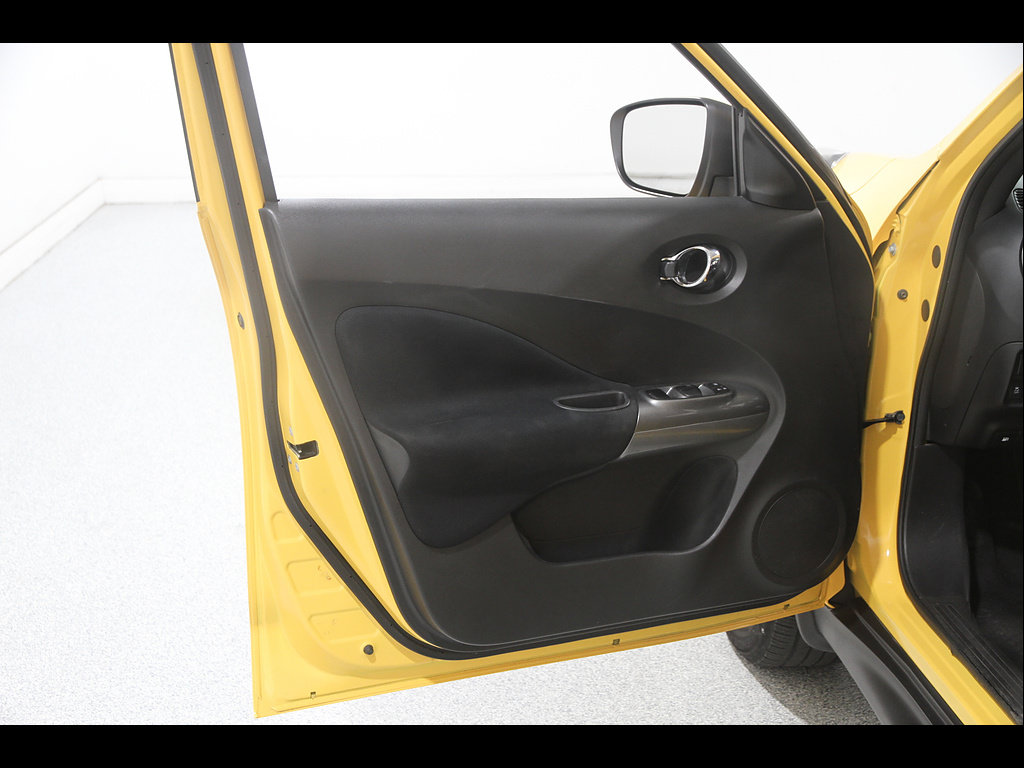 Used 2016 Nissan Juke S FWD image 4