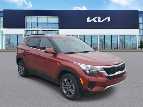 Used 2023 Kia Seltos S w/ Navigation Package image 2