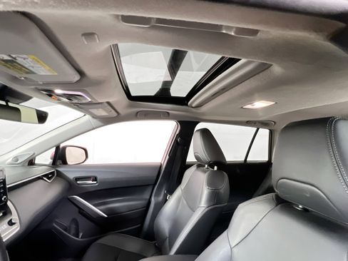 Used 2022 Toyota Corolla Cross XLE w/ Convenience Package image 21