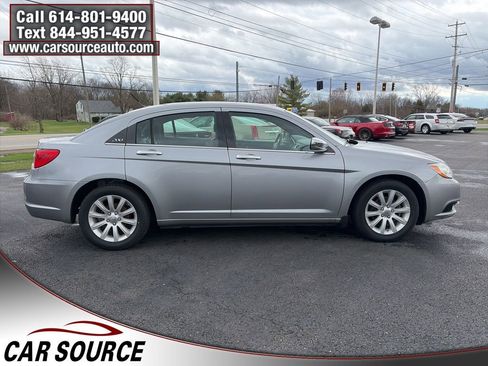 Used 2013 Chrysler 200 Limited image 4