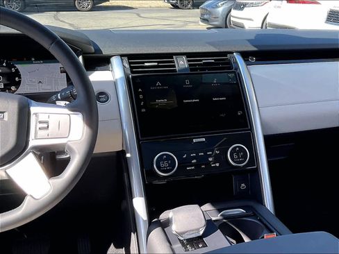 Used 2025 Land Rover Discovery S AWD/4WD image 8