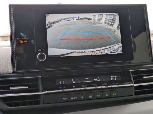 Used 2025 Toyota Sienna LE image 27