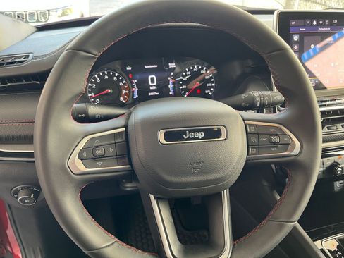 Used 2025 Jeep Compass Trailhawk image 38