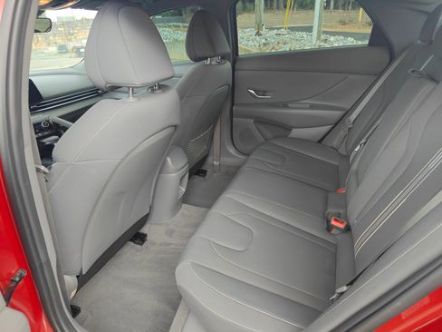 Used 2024 Hyundai Elantra SEL w/ Convenience Package FWD image 12