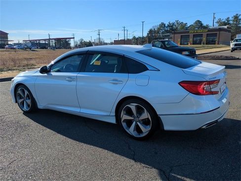 Used 2018 Honda Accord Touring image 6