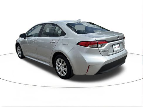 Used 2025 Toyota Corolla LE FWD image 5